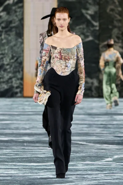 Look 19